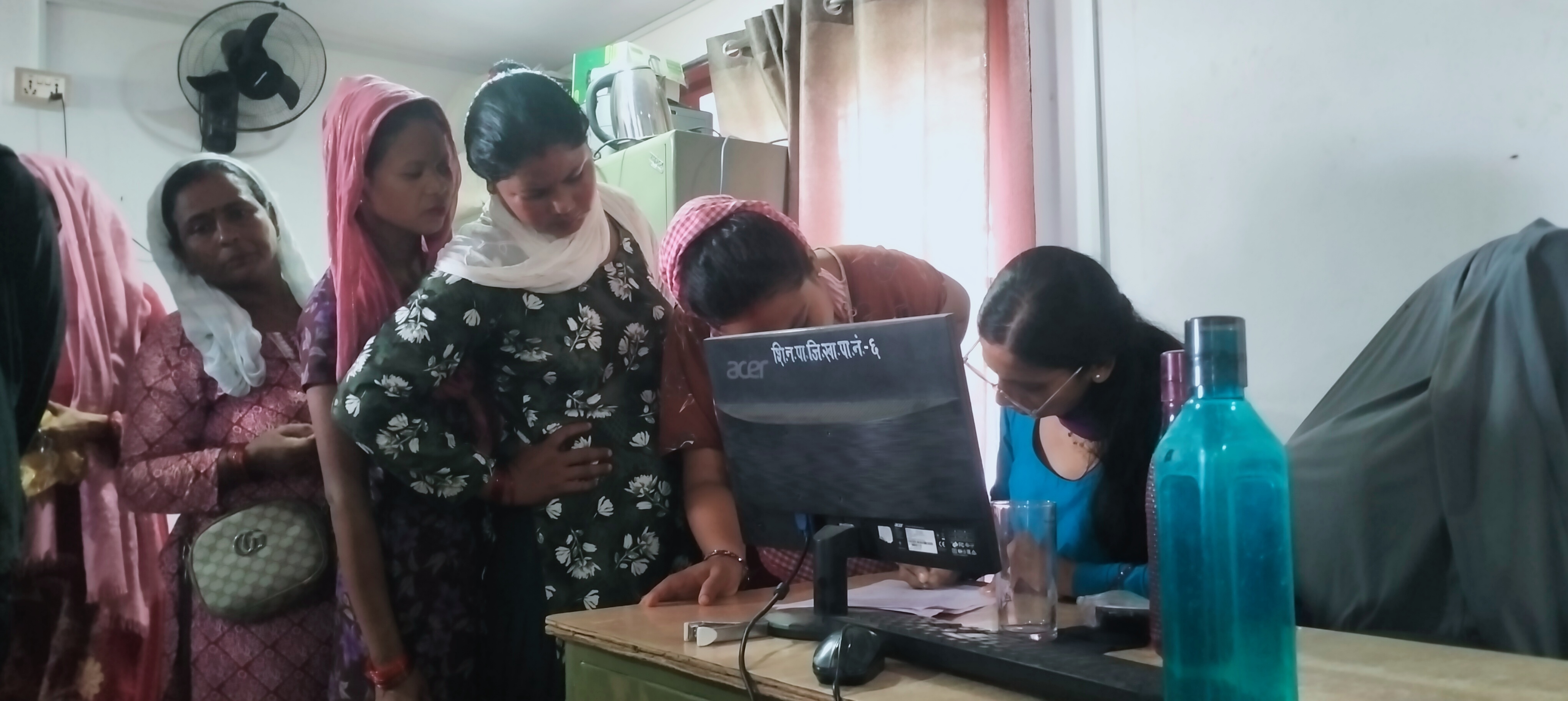 शिवराजमा १३ हजार सयपत्री फूलका बिरुवा वितरण